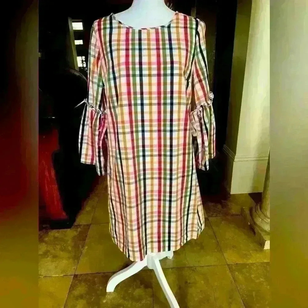 Crown and Ivy Ladies dress size Medium. Good condition. Flared sleeve. Boho vibe - Picture 3 of 9